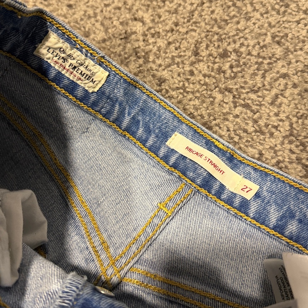 Levi’s Ribcage (27) - Picture 2 of 6